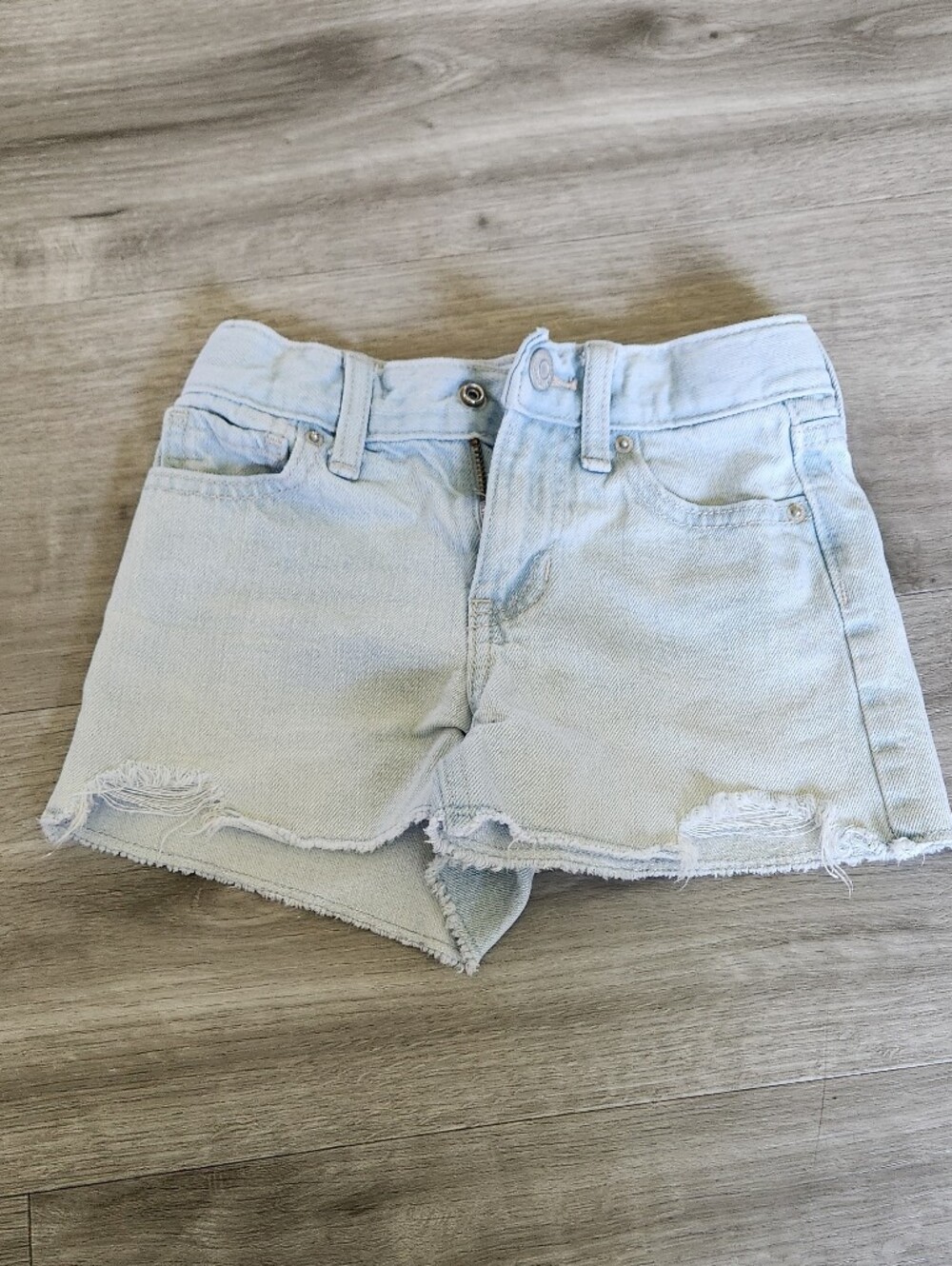 Old Navy girls denim jean shorts cut offs light Wash Distressed Size 5